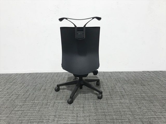 オカムラ ブラック