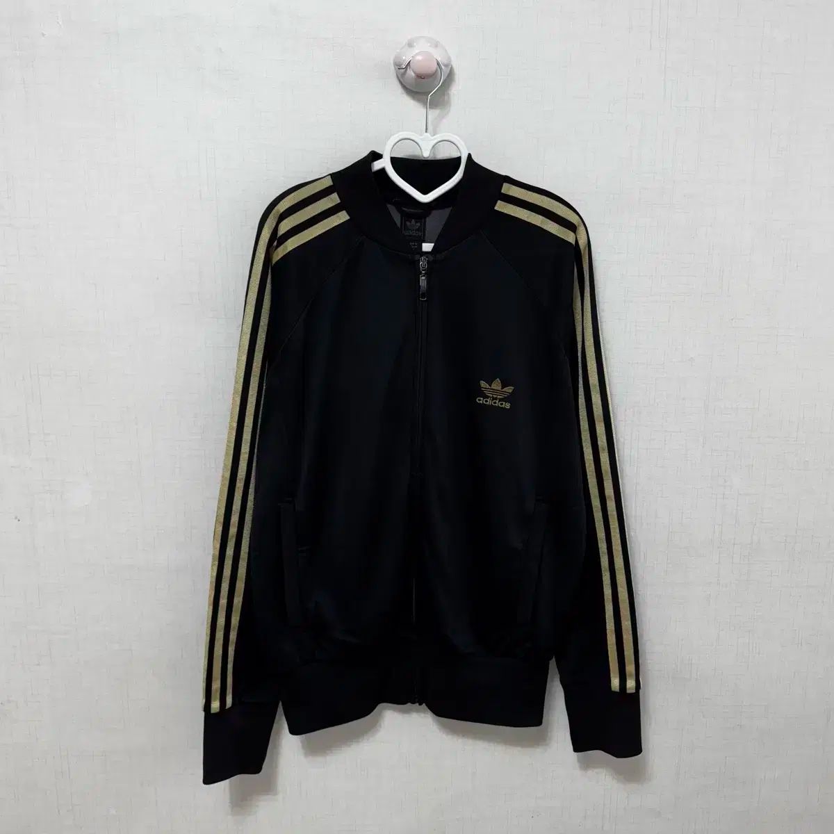 【雷市場（ポンジャン）商品韓国直送】 adidas(アディダス) レア 検査 ジャージ スーパースター 黒 ゴールド トラックトップス 105 XL ソードボーン