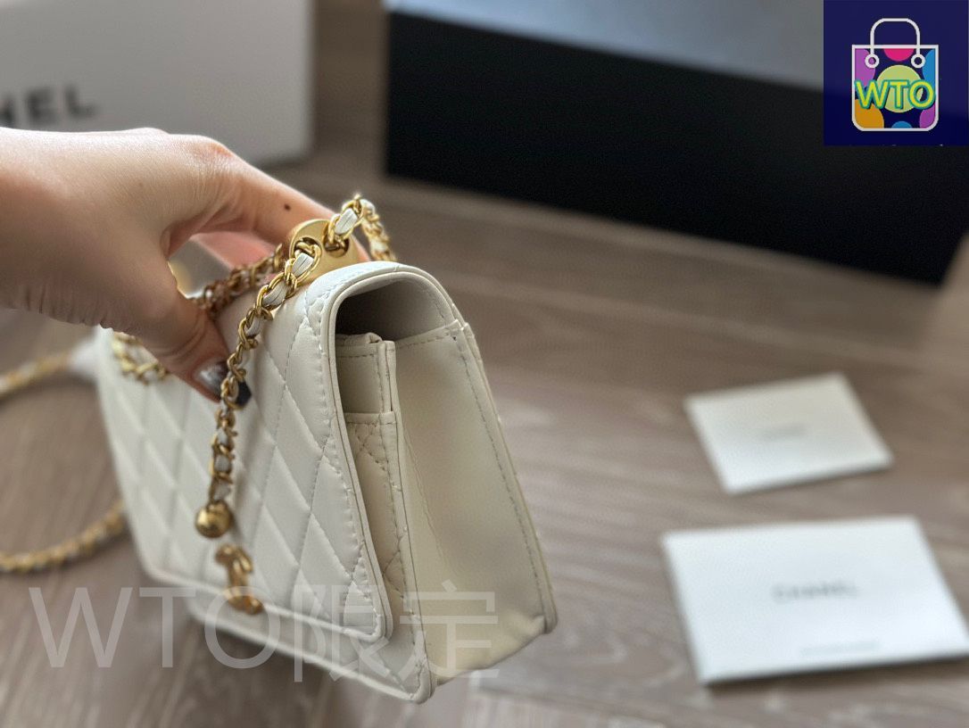 美品【シャネル】CCボールチェーンショルダーバッグ WOC CHANEL シャネル ショルダーバッグ ミニフラップバッグ ココ