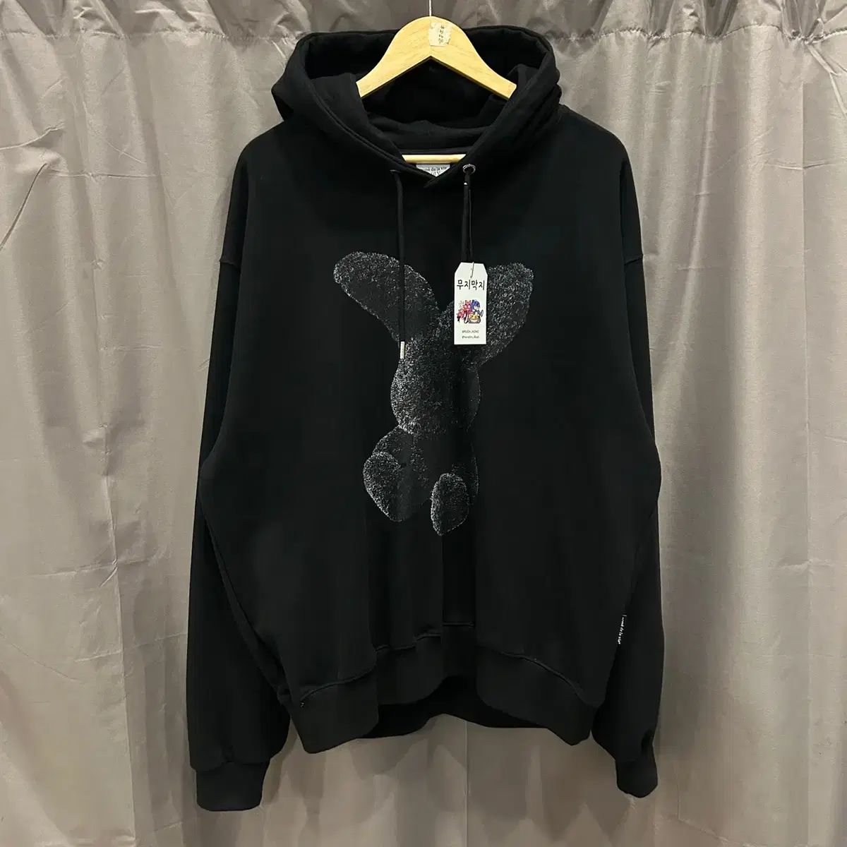 【雷市場（ポンジャン）商品韓国直送】2 acme de la vie(アクメドラビ) 黒 ウサギ フード Tシャツ