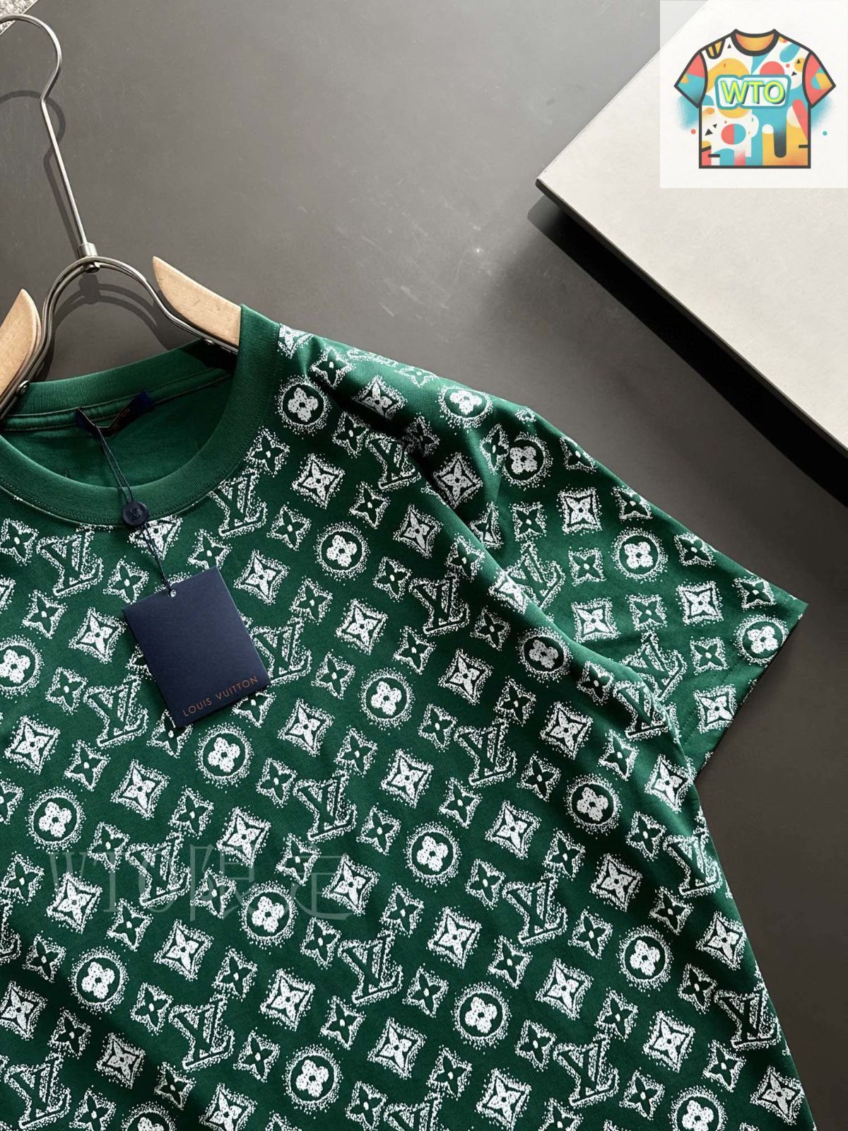 専用　LOUIS VUITTON 緑色 Tシャツ XS LOUIS VUITTON - 【全国完売】XXL Louis Vuitton Tシャツ 緑の