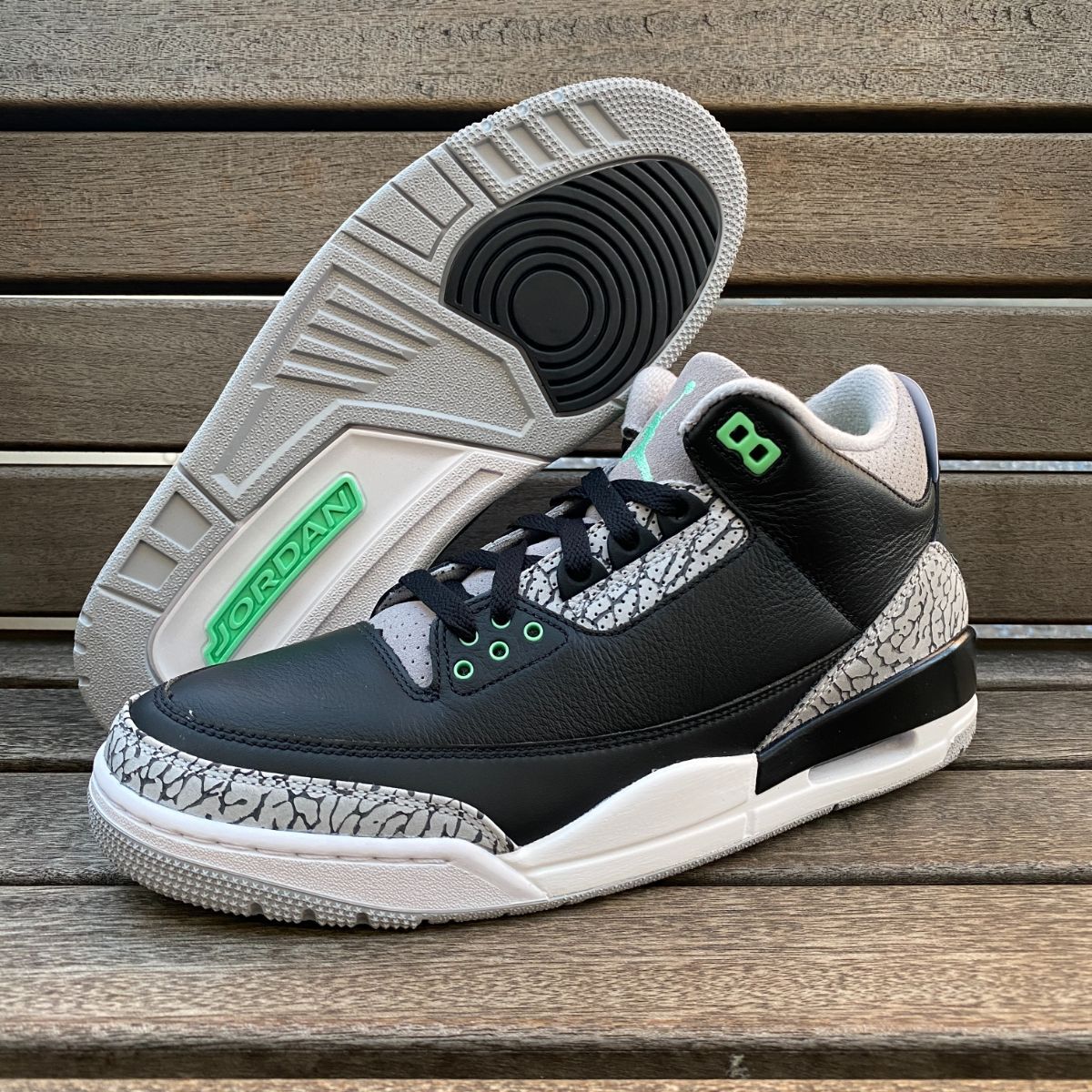 値下げコメント待ってます　Air Jordan 3 ホワイト/グレー Nike Air Jordan 3 Retro “White Cement Reimagined”が国内5月9