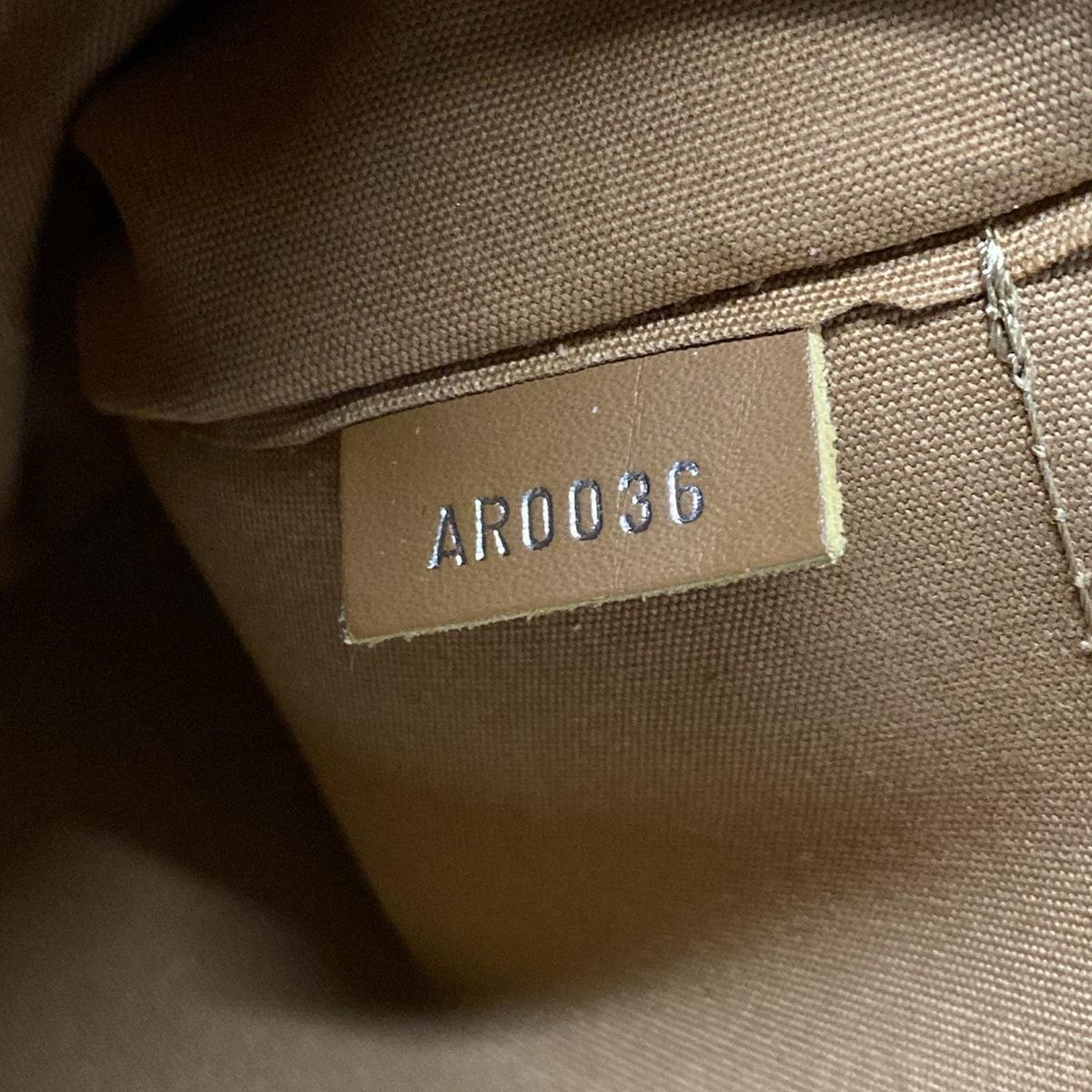 LOUIS VUITTON(ルイヴィトン) ショルダーバッグ エピ セギュールMM  