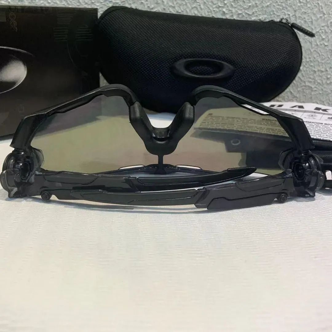 OAKLEY
