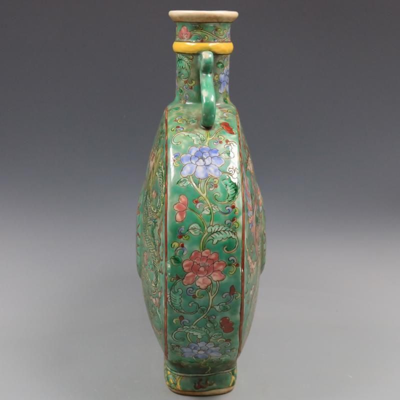 清康熙緑地粉彩龍鳳紋抱月扁瓶 陶磁器  現代工芸品 美術品 置物 清康熙緑地粉彩龍鳳紋抱月扁瓶 陶磁器 現代工芸品 美術品 置物