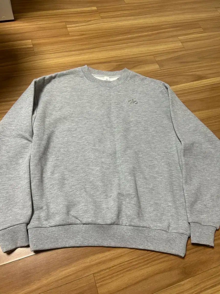 Alo yoga クルーネック プルオーバー グレー
