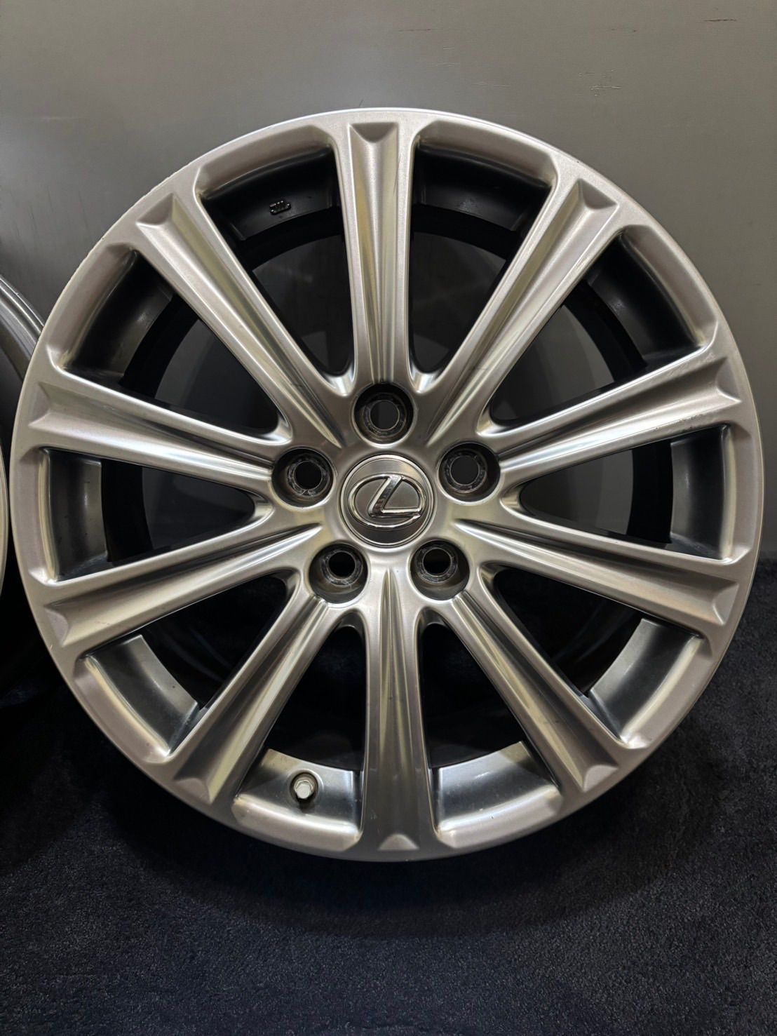 ハリアーにも レクサスNX 純正高級ハイグロス スタッドレス付きアルミ