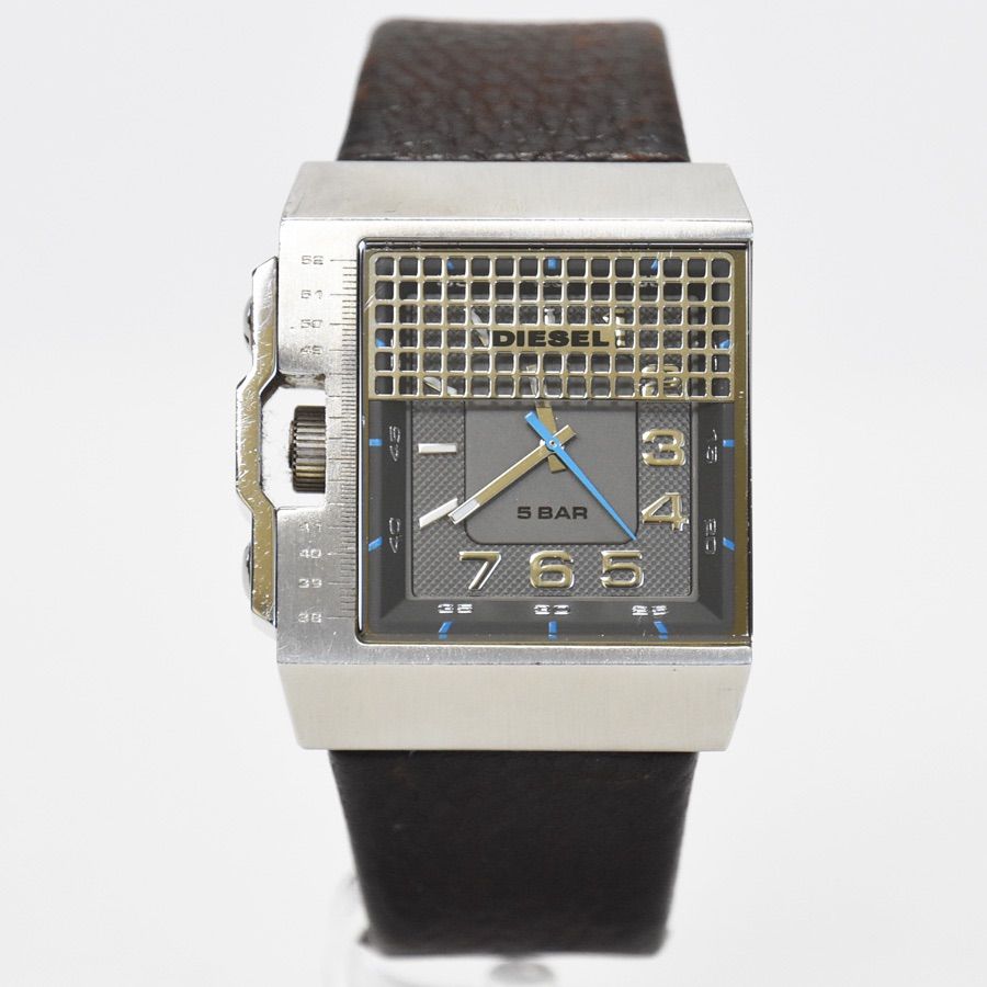 中古C DIESEL ディーゼル アナログ 腕時計 DZ-1309 クォーツ レザーベルト ブラウン 茶 メンズ スクエア 電池交換済み 5BAR 防水