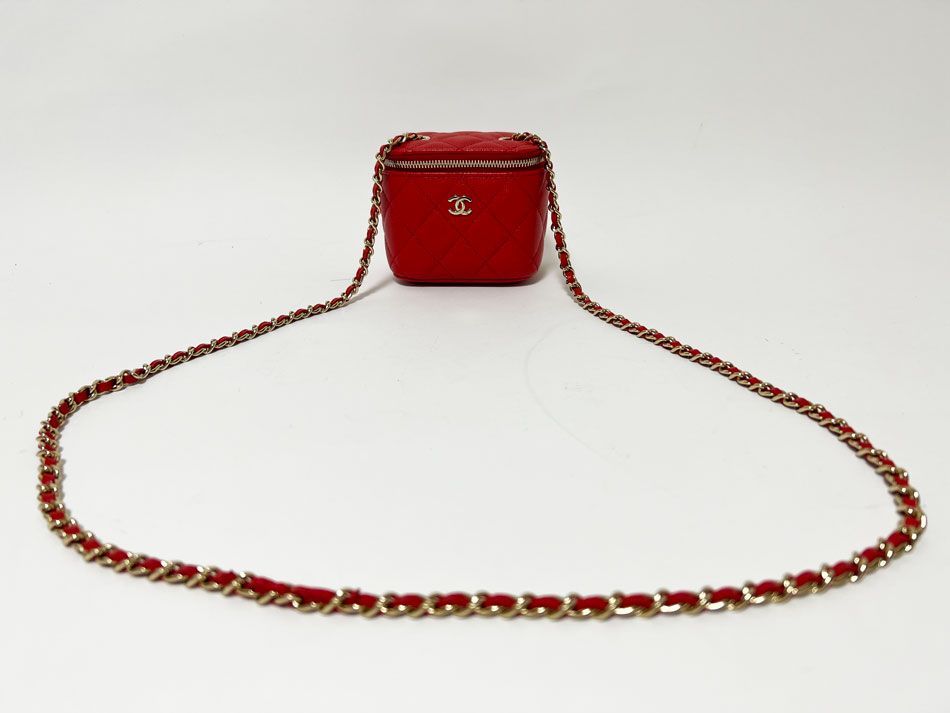 CHANEL シャネル キャビアスキン ミニバニティ チェーン CHANEL シャネル キャビアスキン ミニバニティ チェーン
