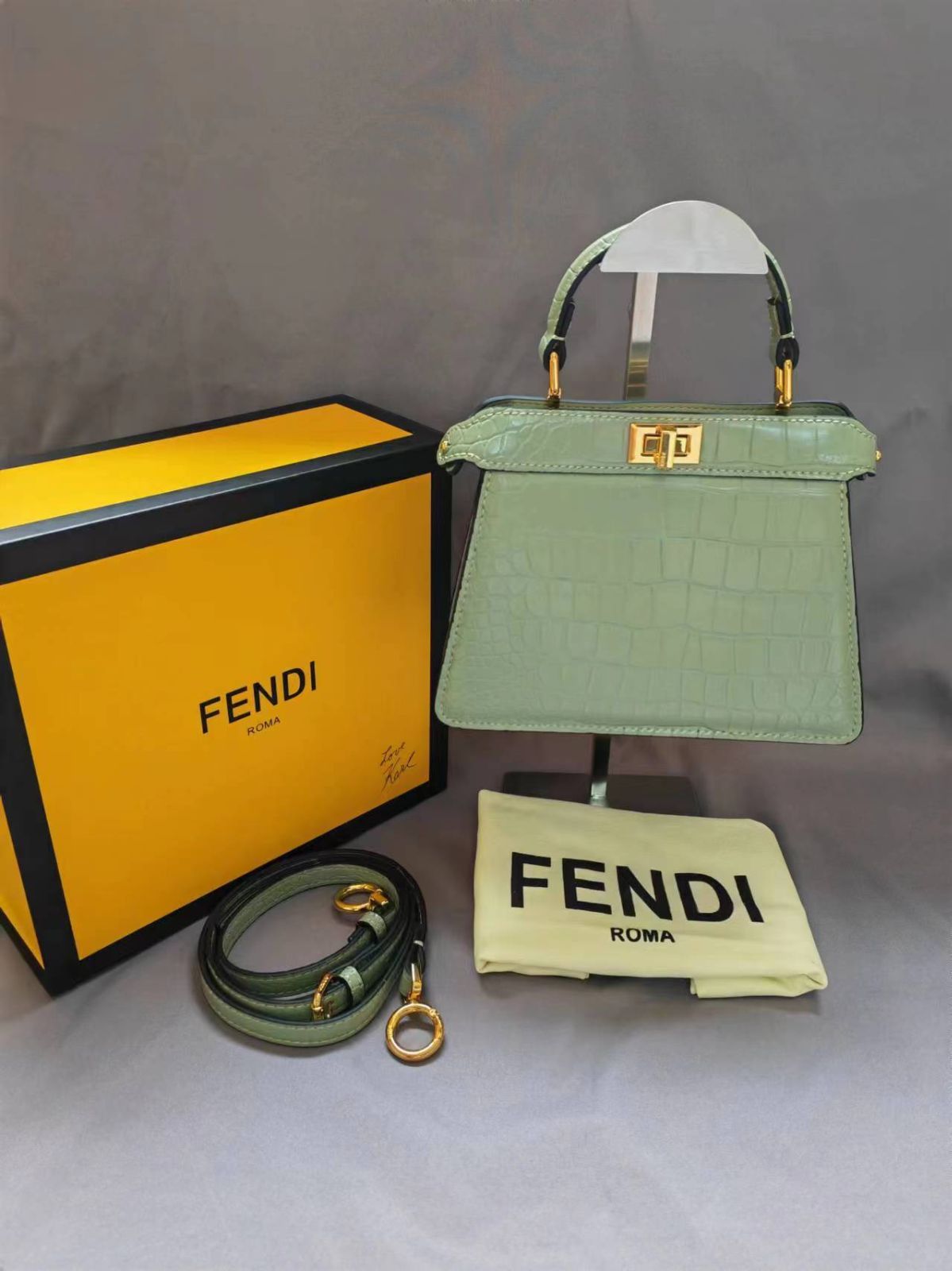 FENDI フェンディピーカブー ミニ ハンドバッ