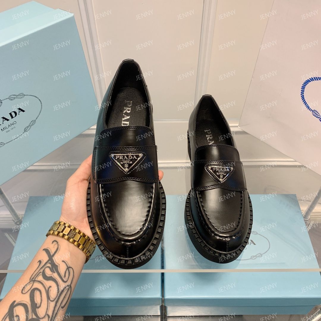 PRADA プラダ モノリス ブラッシュドレザー ローファー（プラダ