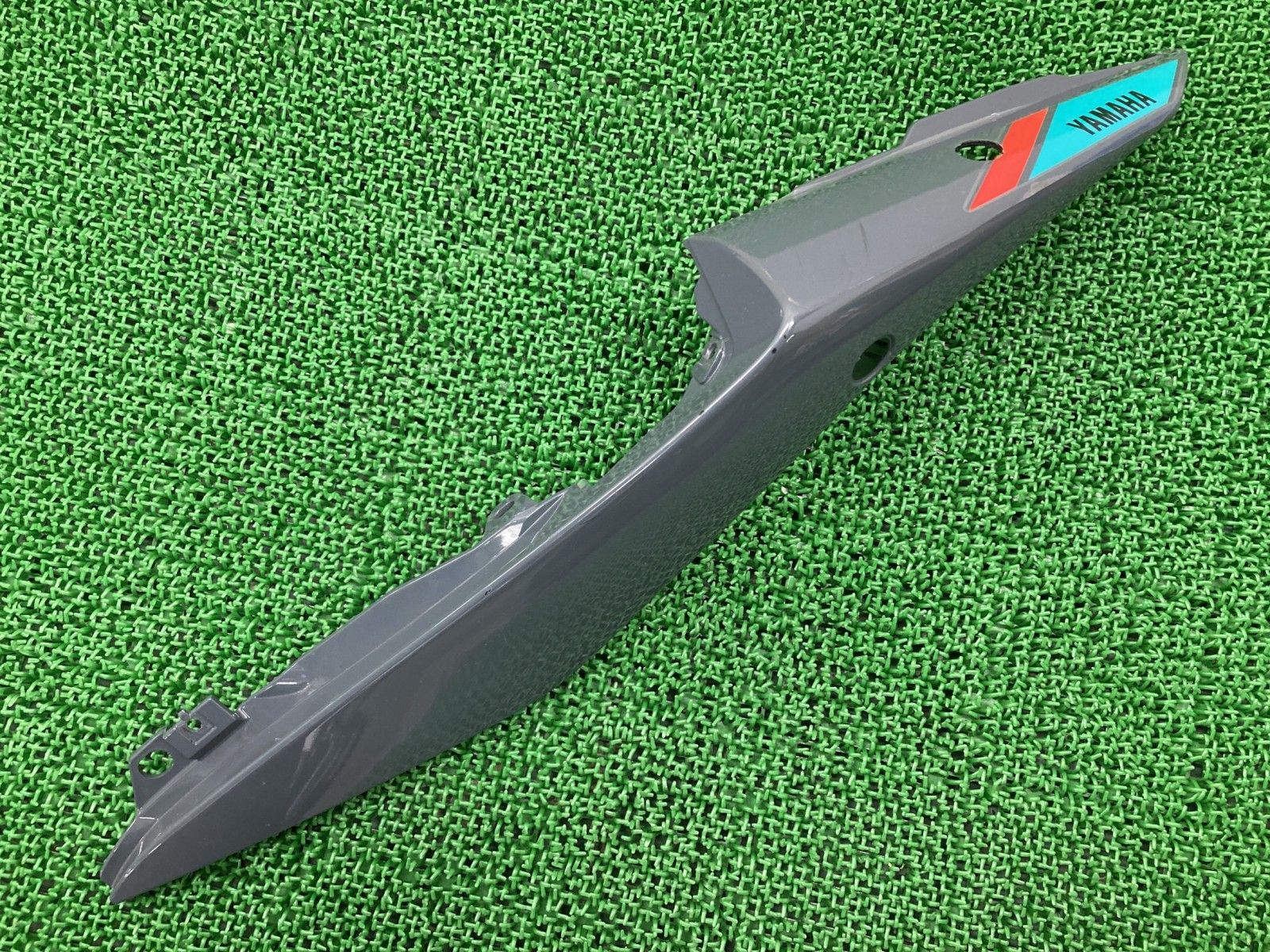MT-03 シートカウル 左 1WD ヤマハ 純正 バイク 部品 RH21J 2023年モデル テールカウル 修復素材に 品薄 車検 Genuine 【中古】 17 バイク MT-03 シートカウル 左 1WD ヤマハ 純正 バイク 部品 RH21J