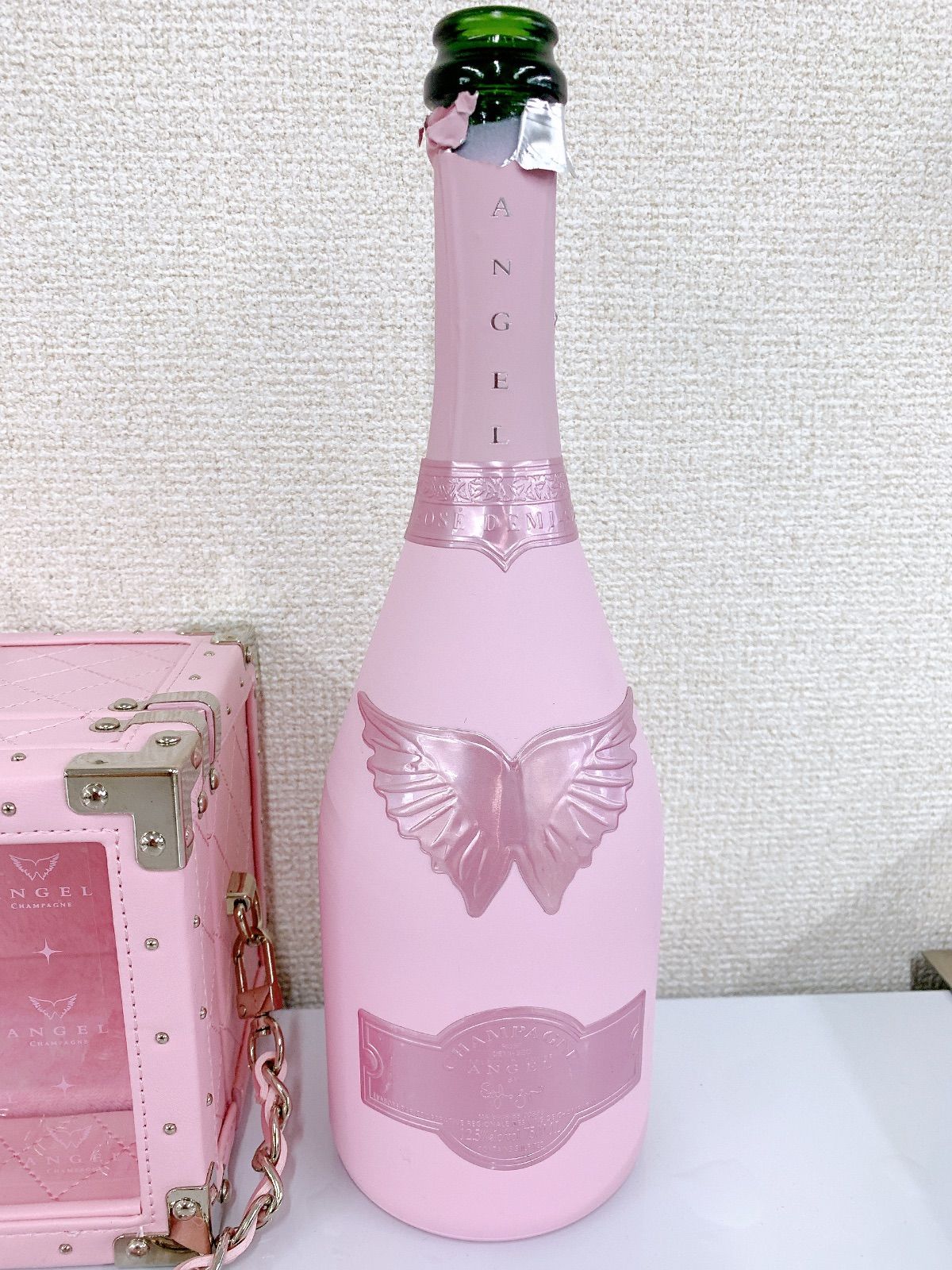 エンジェルシャンパン ドゥミセックロゼ ピンク レザー・ファー セット 空箱 Amazon.co.jp: ANGEL CHAMPAGNE NV Demi Sec Rose [ エンジェル