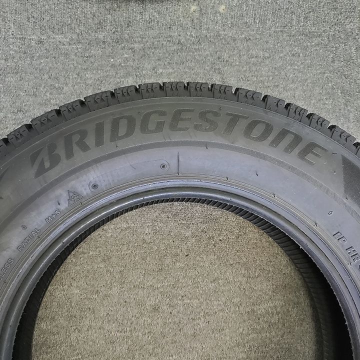 0 T 25093 _スタッドレスタイヤ ブリヂストン BLIZZAK VRX 2 175 70 R 14 4本セット