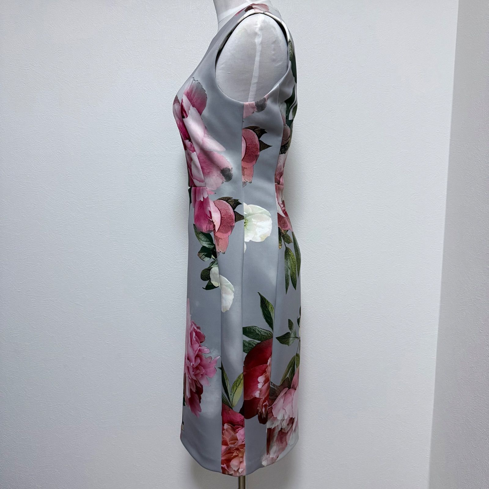 【極美品】カルバンクラインノースリーブ 膝丈ワンピース 中古・古着通販】Calvin Klein (カルバンクライン) ノースリーブ