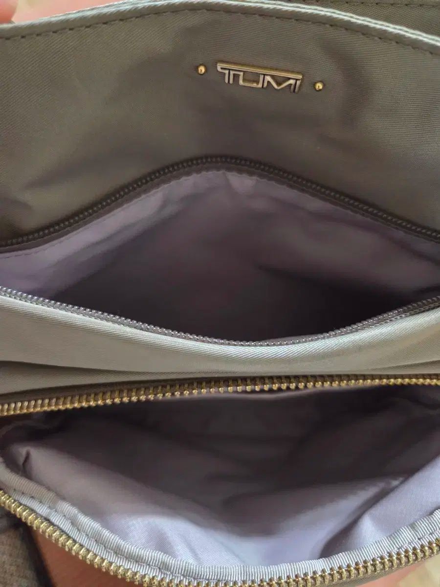 トゥミ クロスバック ベージュ ユニセックス