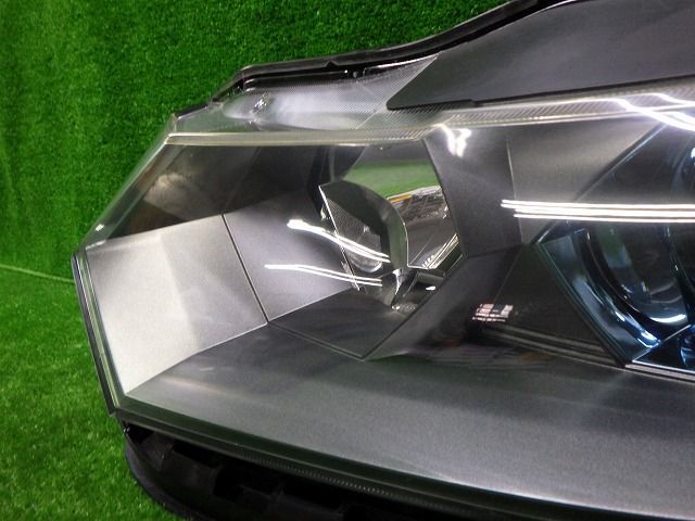 送料無料　ホンダ　インサイト　ZE2　前期　純正左ヘッドライト　ハロゲン　KOITO 100-22877　打刻E　　（AN-2606) 爆買い，定番 64-984☆前期 ハロゲン☆ZE2 インサイト☆左ヘッドライト