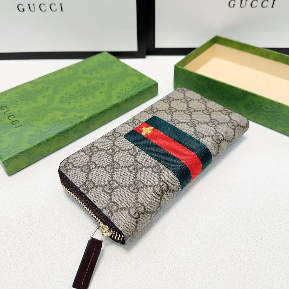 GUCCI シングルジッパーのハンドバッグ マルチビット大容量 かばんを手に持ちます