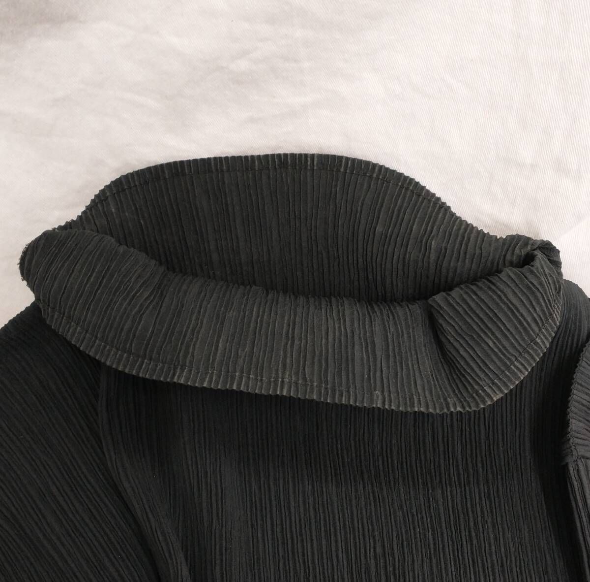 ISSEY MIYAKE イッセイミヤケ ハイネック リブ カットソー 長袖