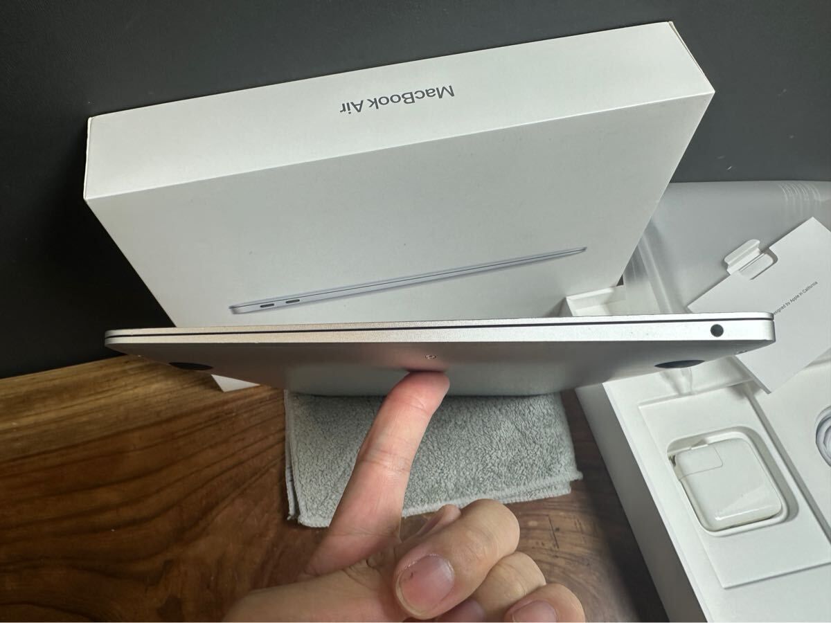 【極美品】MacBook Air 2020 付属品付き 極美品」MacBook Air (13-inch, M1, 2020) /M1 8コア/8GB