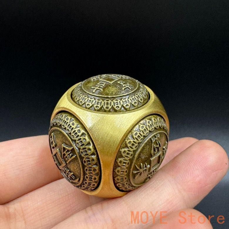 銅 細工 円形六面招財進宝 捩転乾坤 把件 解圧 装飾品 工芸品