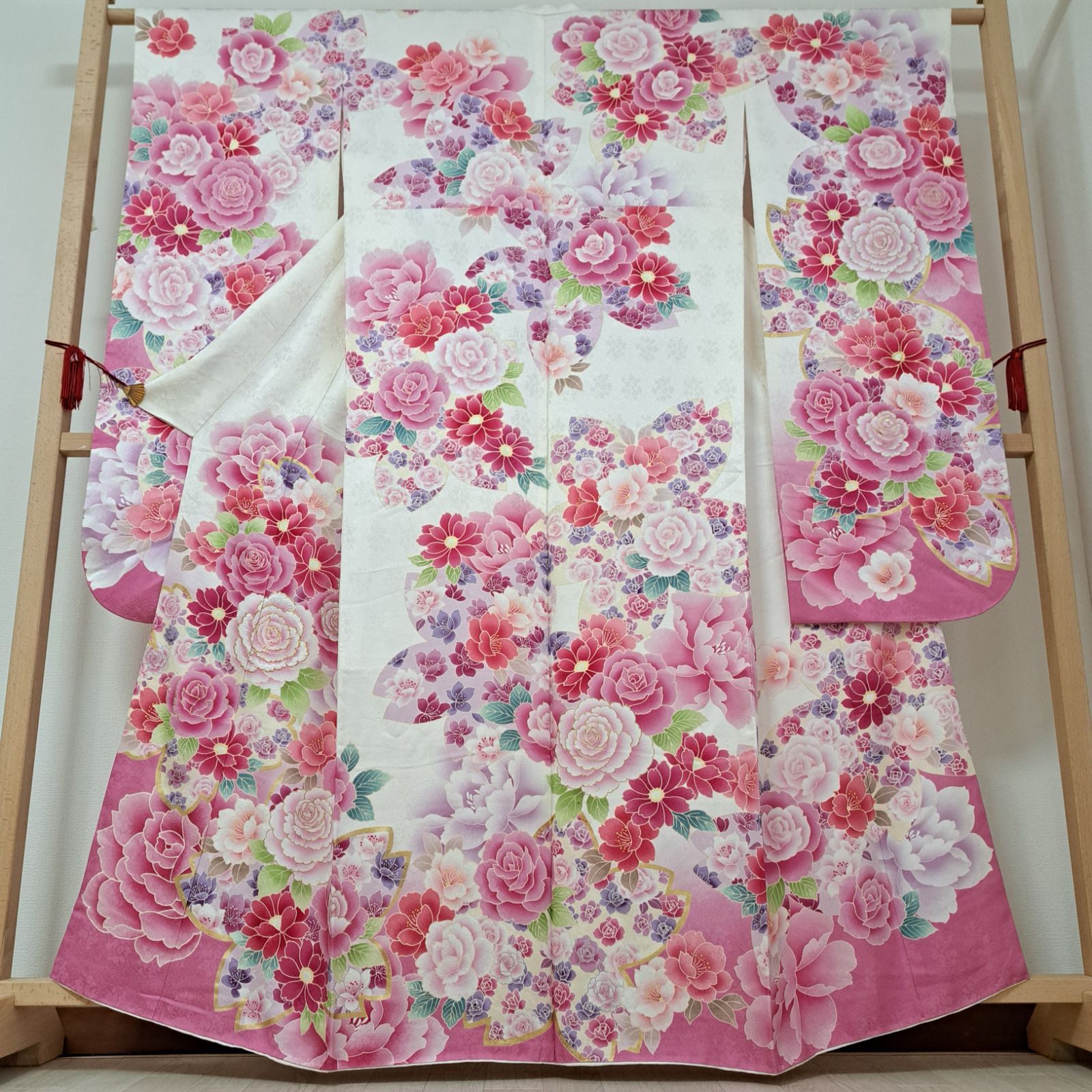 振袖 身長147-162cm 白　グレーや紫の薔薇や牡丹　正絹 振袖 身長147-162cm 白 グレーや紫の薔薇や牡丹 正絹