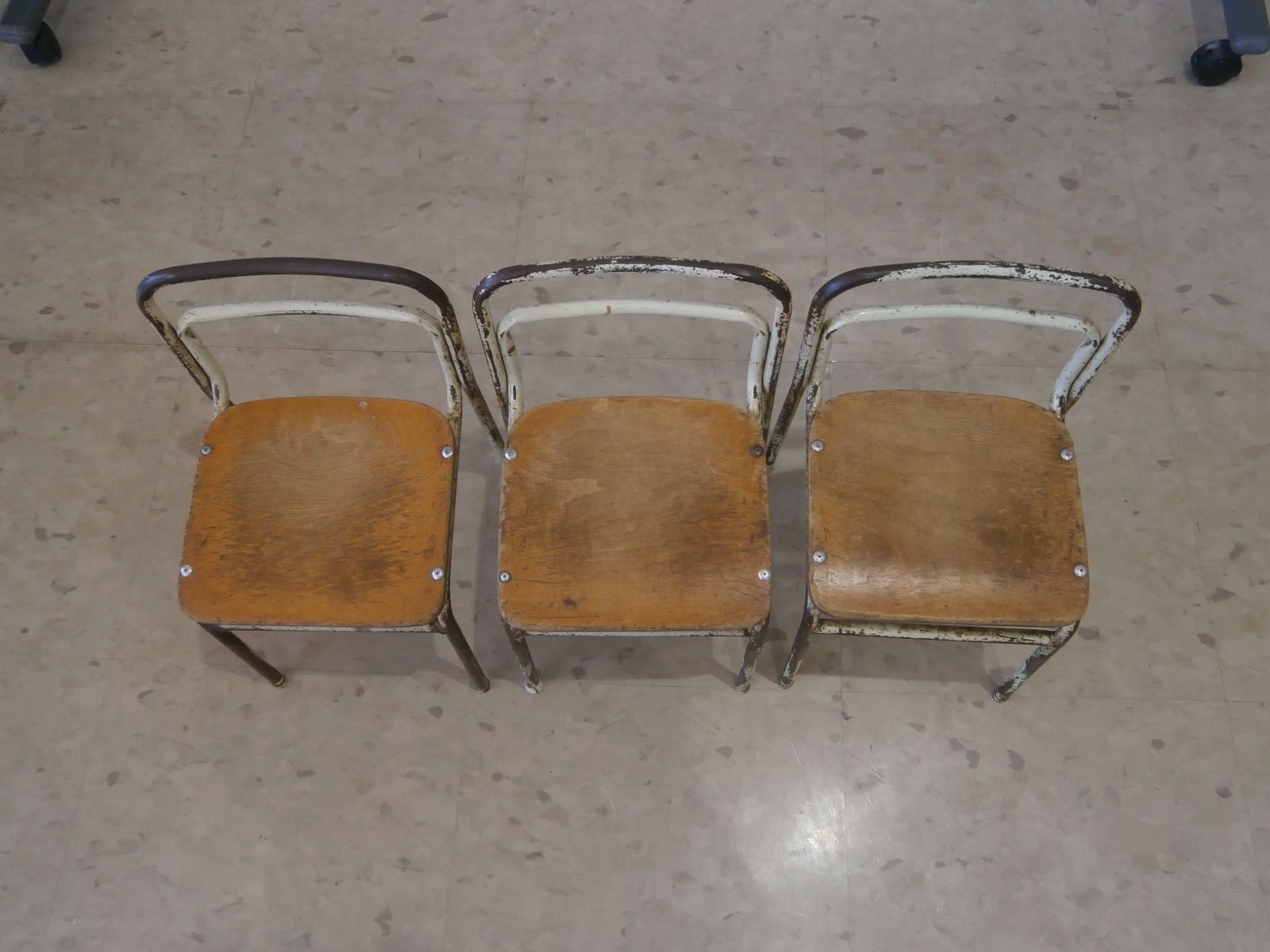 【現地引取のみ、リユース品】園児イス　８脚