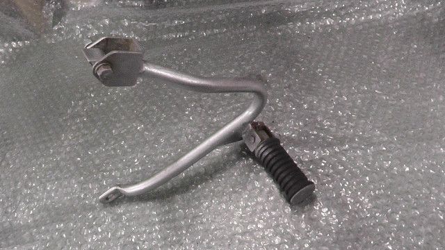 KL250R　KL250D-016xxx　の　タンデムステップ　左:#1738635663