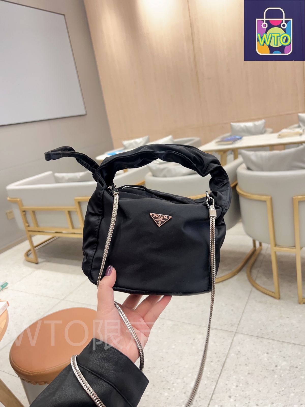 PRADA ブラック ドローストリングバッグ Prada ドローストリング クラッチバッグ | ブラック | FARFETCH JP
