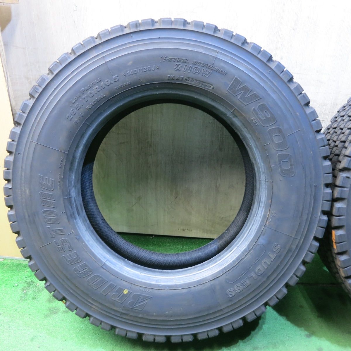 送料無料*2本価格！22年☆トラック タイヤ 265/70R19.5 140/138J