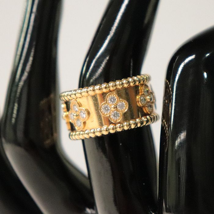 ペルレ クローバー リング、ミディアムモデル 18K ホワイトゴールド