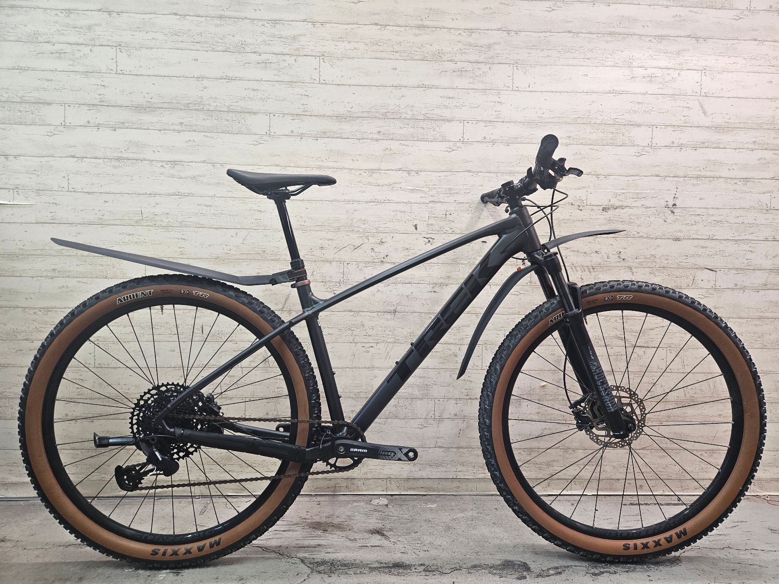 西濃運輸 発送のみ 】TREK MARLIN 8 gen3 size:M/L 173-180cm 2023 