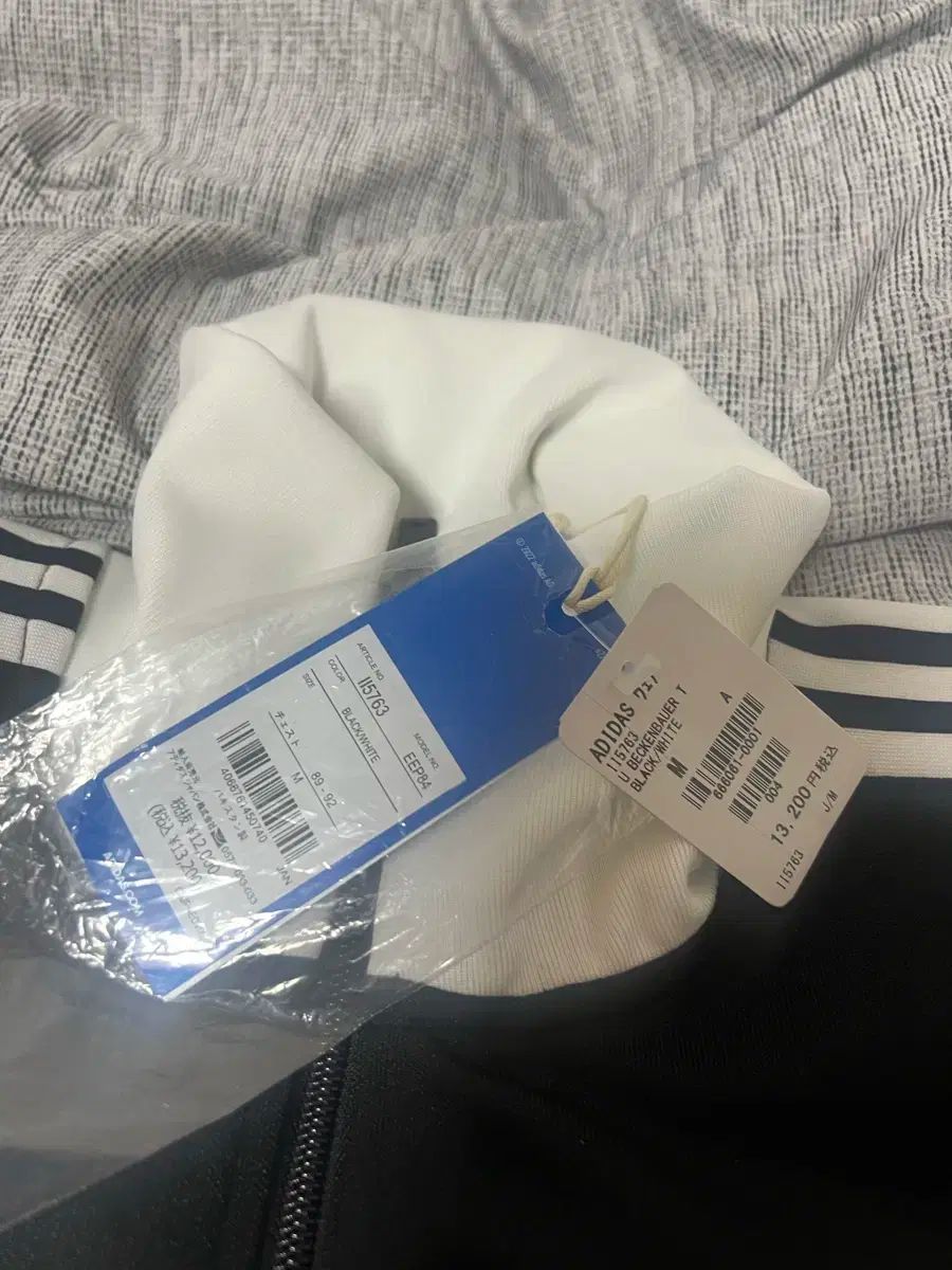 adidas アディダス