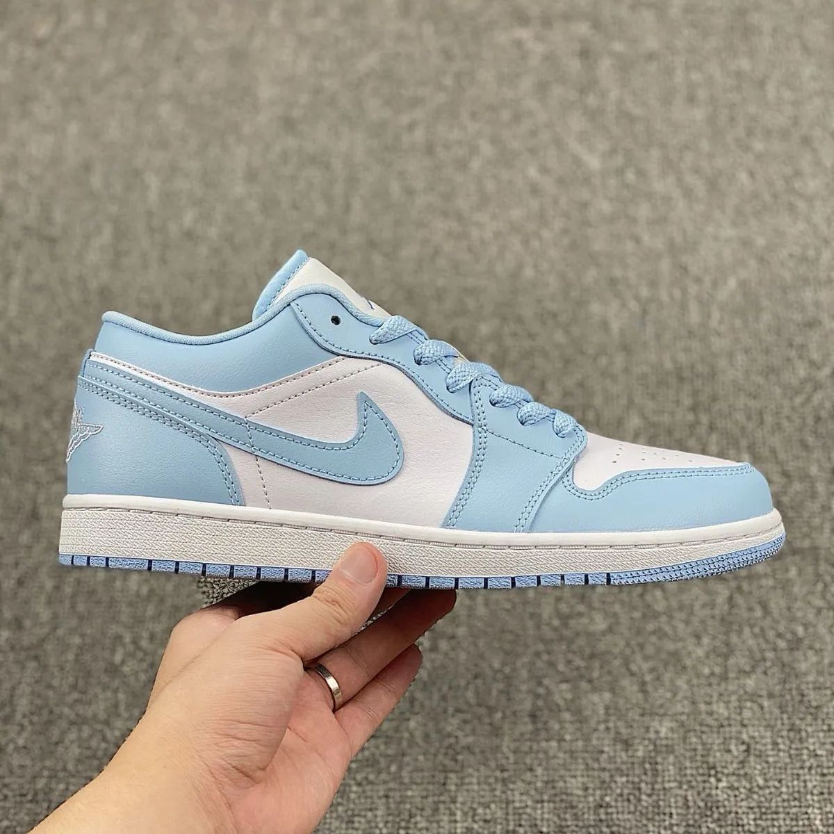 Nike WMNS Air Jordan 1 Low 