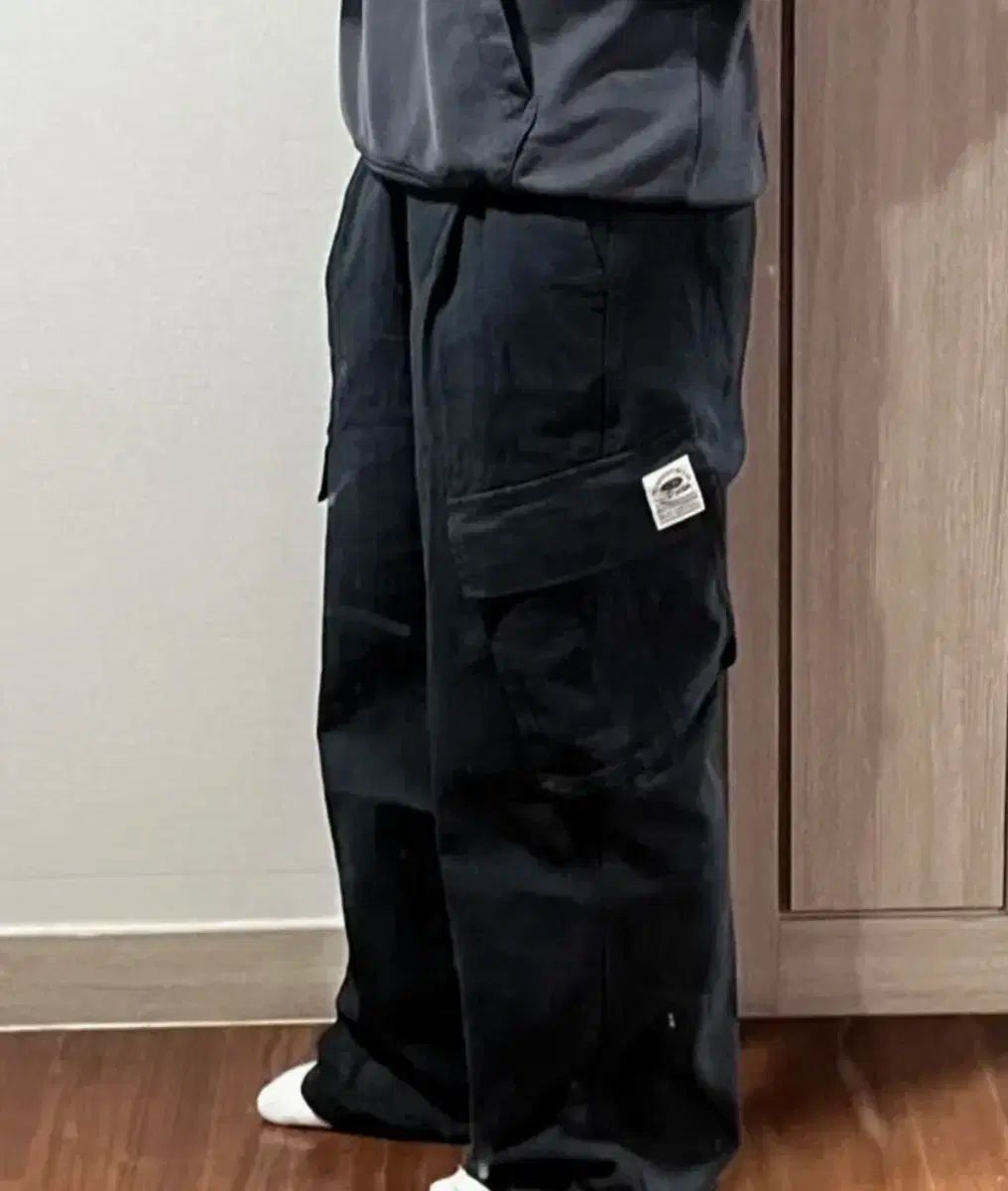 アーバンタイプ ワイド カーゴ パンツ 黒 L