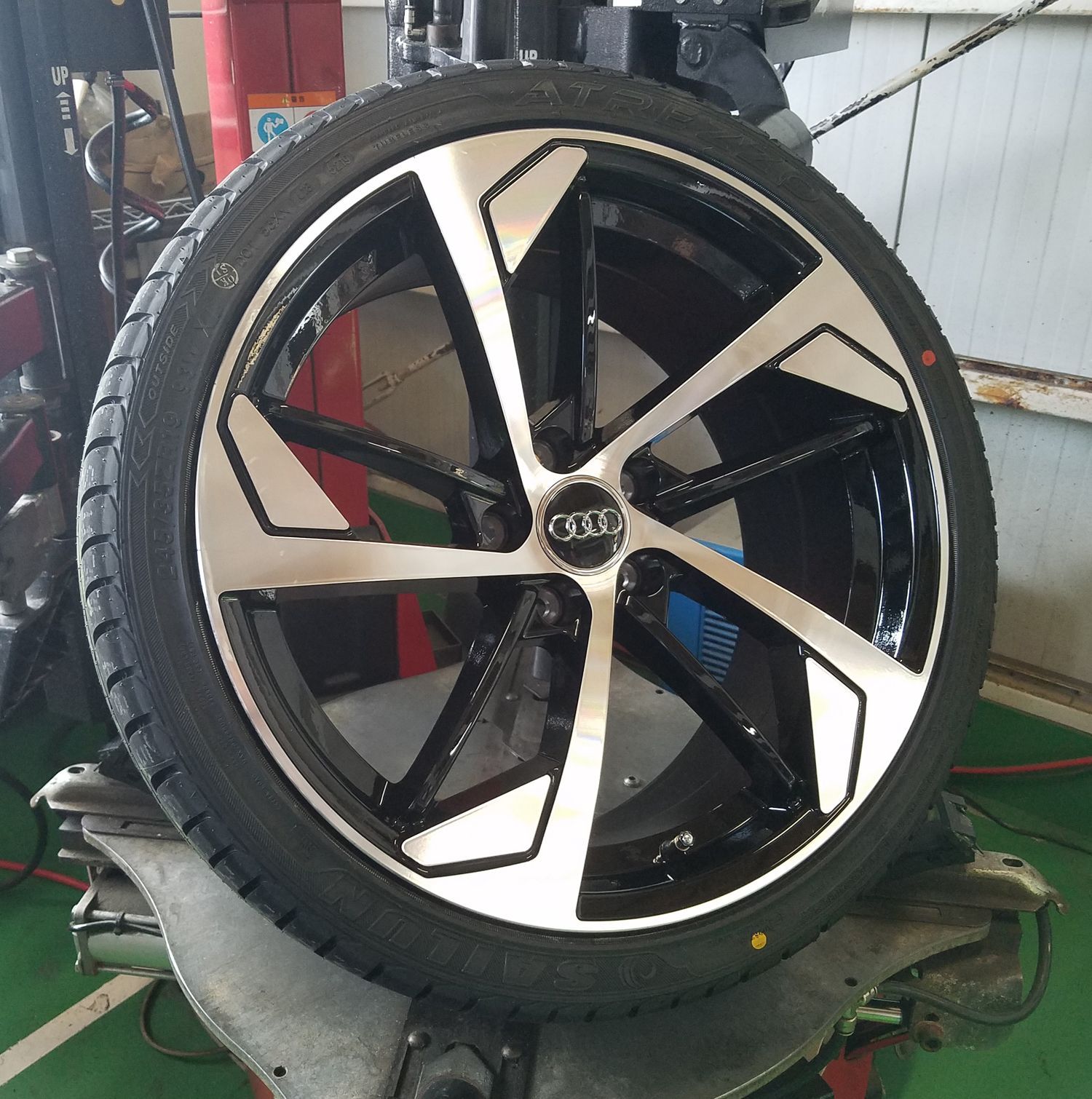 新品 Audi アウディ A5(8T) A6(4F/4G) A7(4G) 20インチ 新品