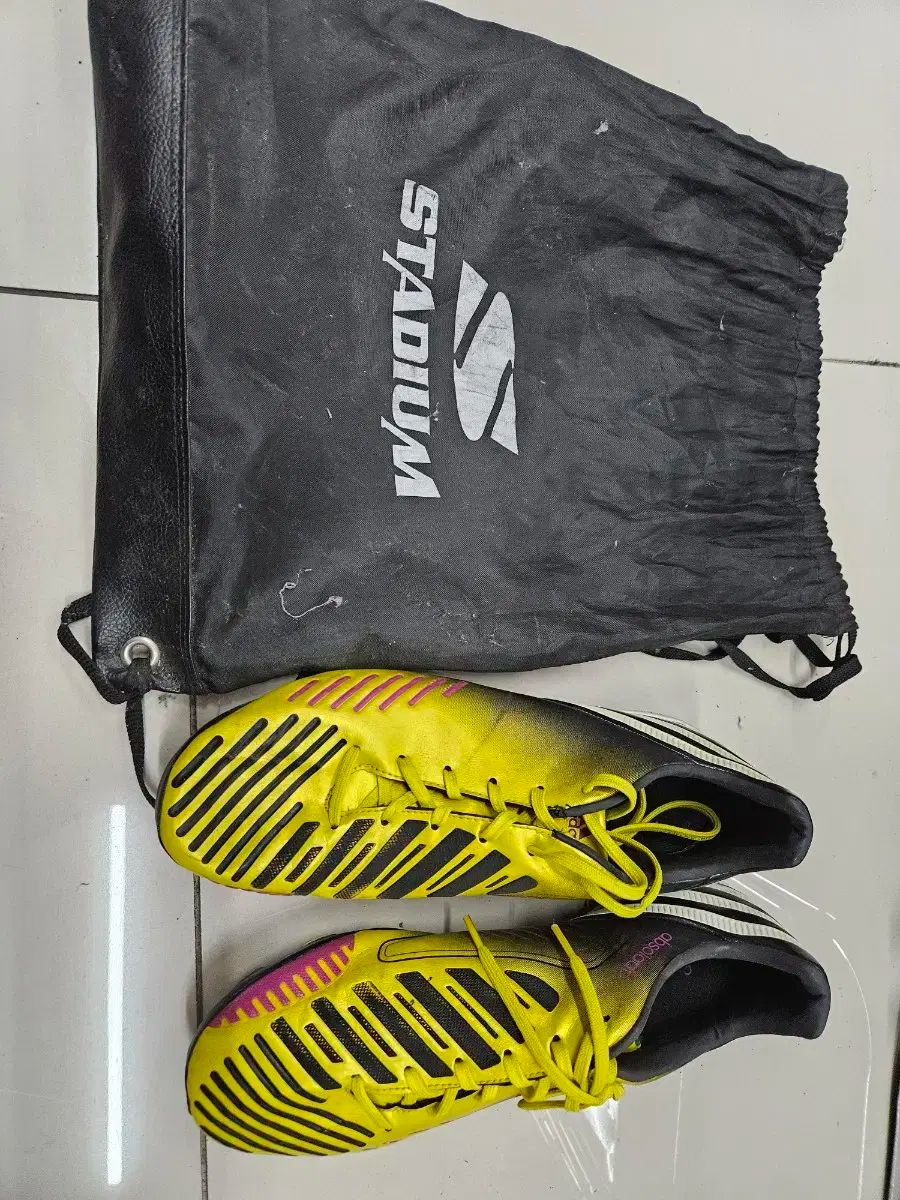ハイパーヴェノム ナイキ NIKE ファントム サッカー サッカースパイク HG DF AG-PRO NIKE(ナイキ)の「ナイキ 激レア II スパイク 0 ファタル SG-PRO