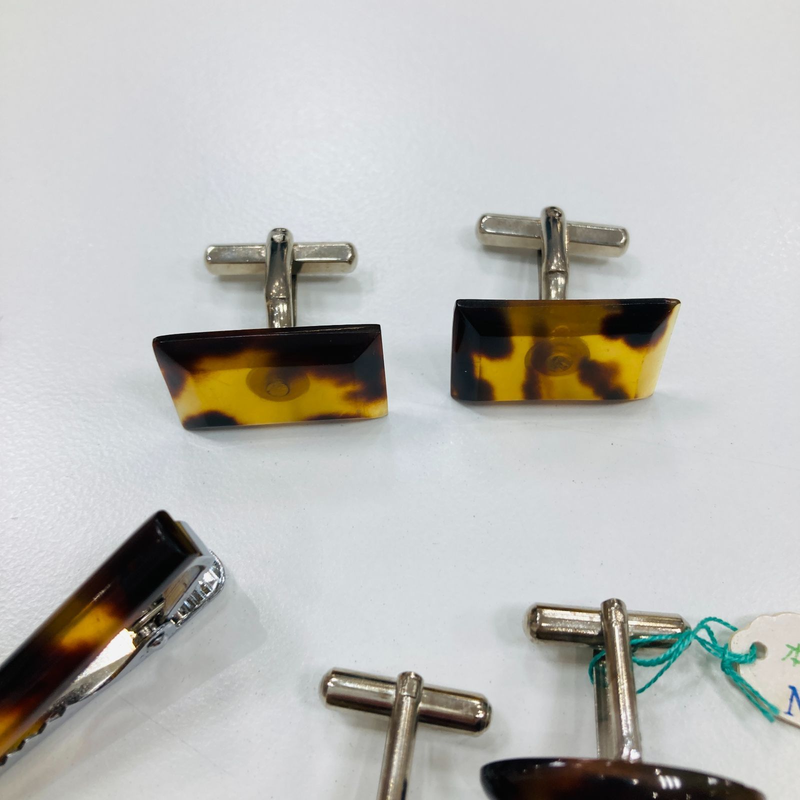 チリチリ様　本鼈甲× acrylic ネクタイピン Amazon.co.jp: 本べっこう 本鼈甲 カフスボタンネクタイ