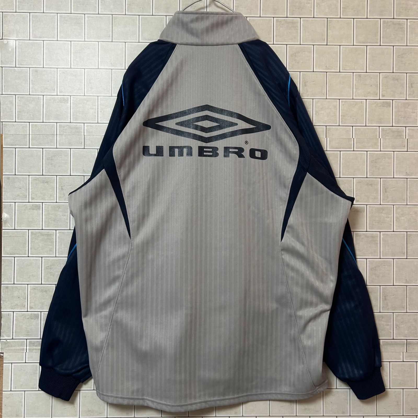 【完売品】アンブロ UMBRO トラックジャケット｜バイカラー｜ロゴ刺繍 UMBRO アンブロ トラックジャケット バックプリント刺繍ロゴ バイ