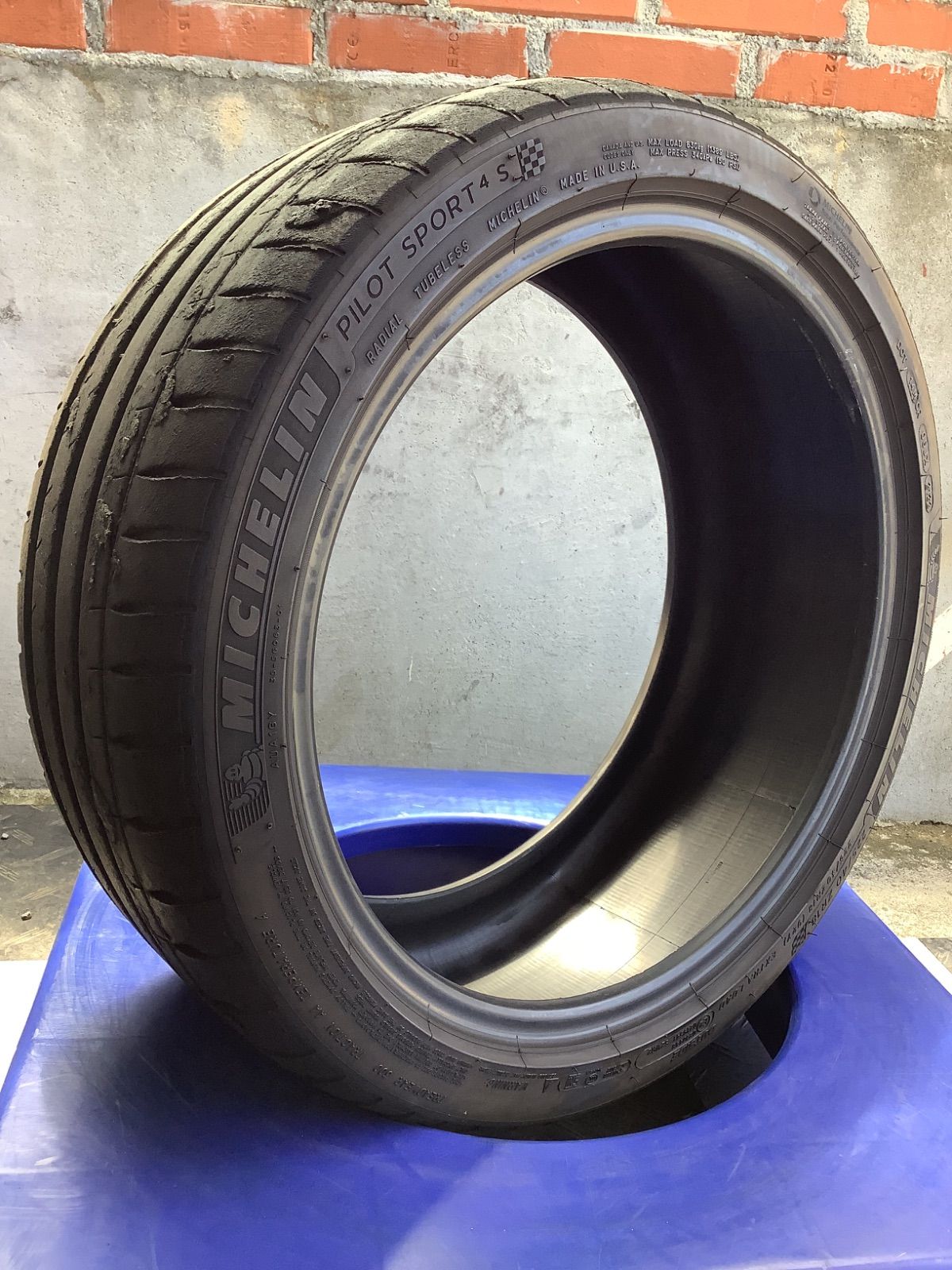 225|40R18 MICHELIN