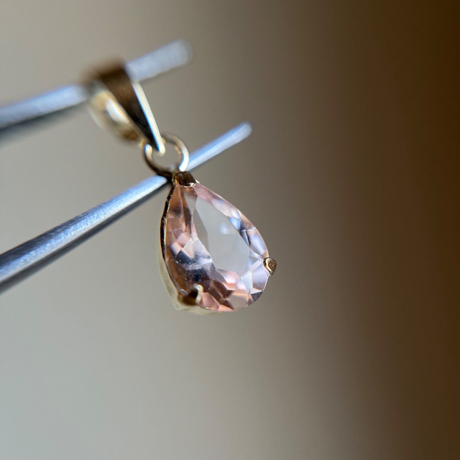 K18 天然石モルガナイト ペンダントトップ pear 18金 morganite