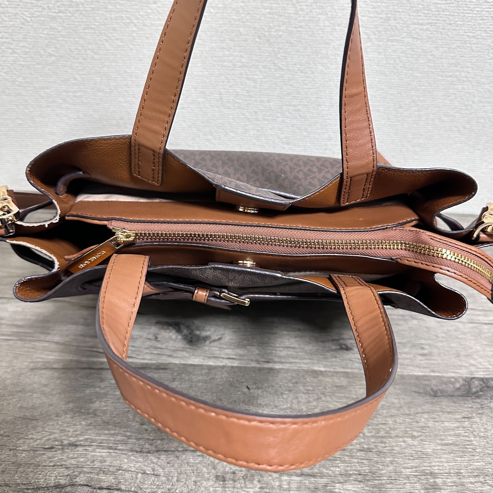 訳あり MICHAEL KORS エミリアサッチェル ラージ MKシグネチャー 