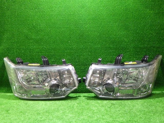 三菱　デリカD5 CV-5W ￼前期　ヘッドライト 左右　HID バラスト付 デリカD5 ヘッドライト 左右 HID CV 前期 100-87918 バラスト