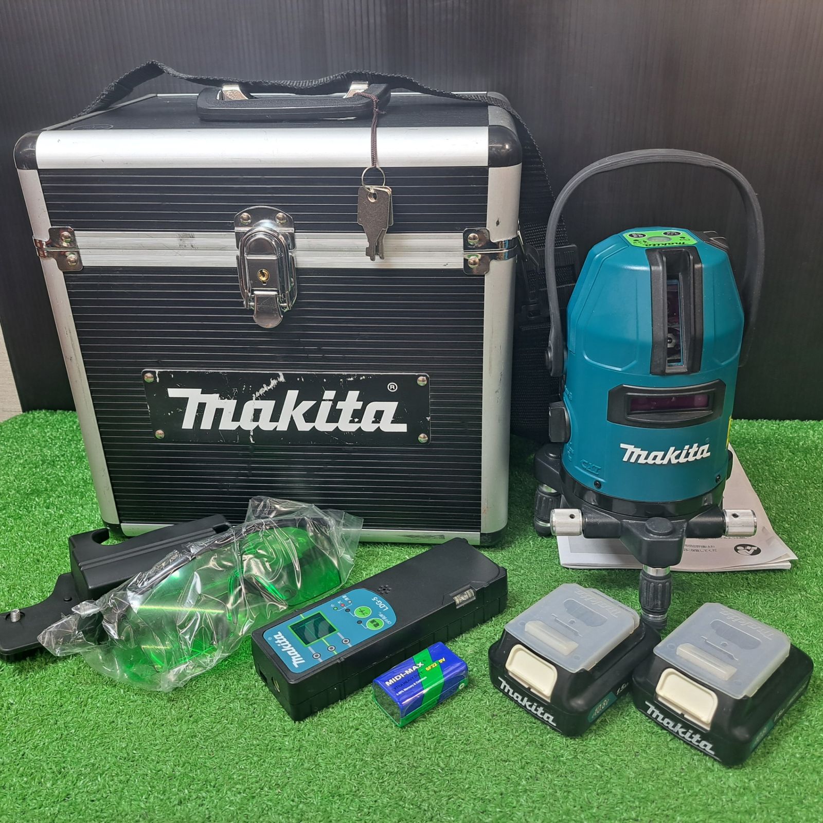 マキタ|makita 10.8V 3ライングリーンレーザー墨出し器 SK20GD 1.5Ahバッテリー2個付き 岩槻店