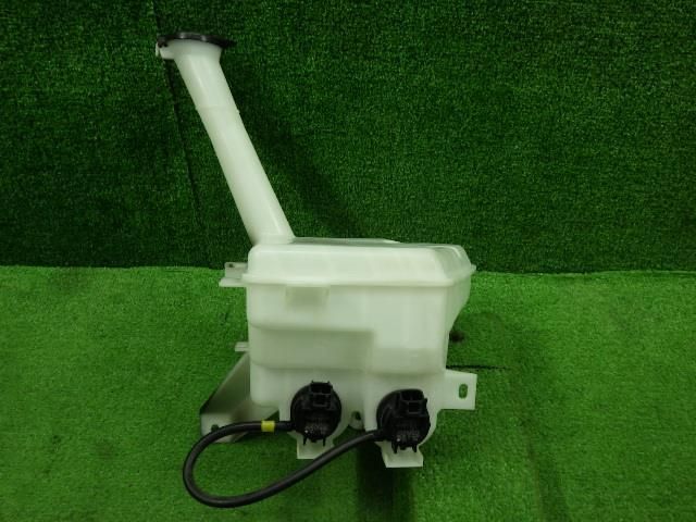 ヴィッツ DBA-NSP135 ウォッシャータンク 85315-52300 9092 - メルカリ