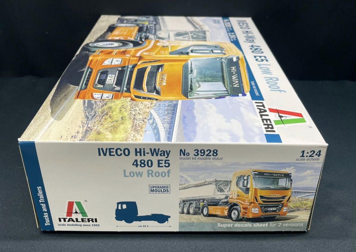 【新品】イヴェコ ハイウェイ 480 E5 ロールーフ 1/24 イタレリ 1/24 イヴェコ ハイウェイ 480 E5 トラック(ロールーフ)【IT3928