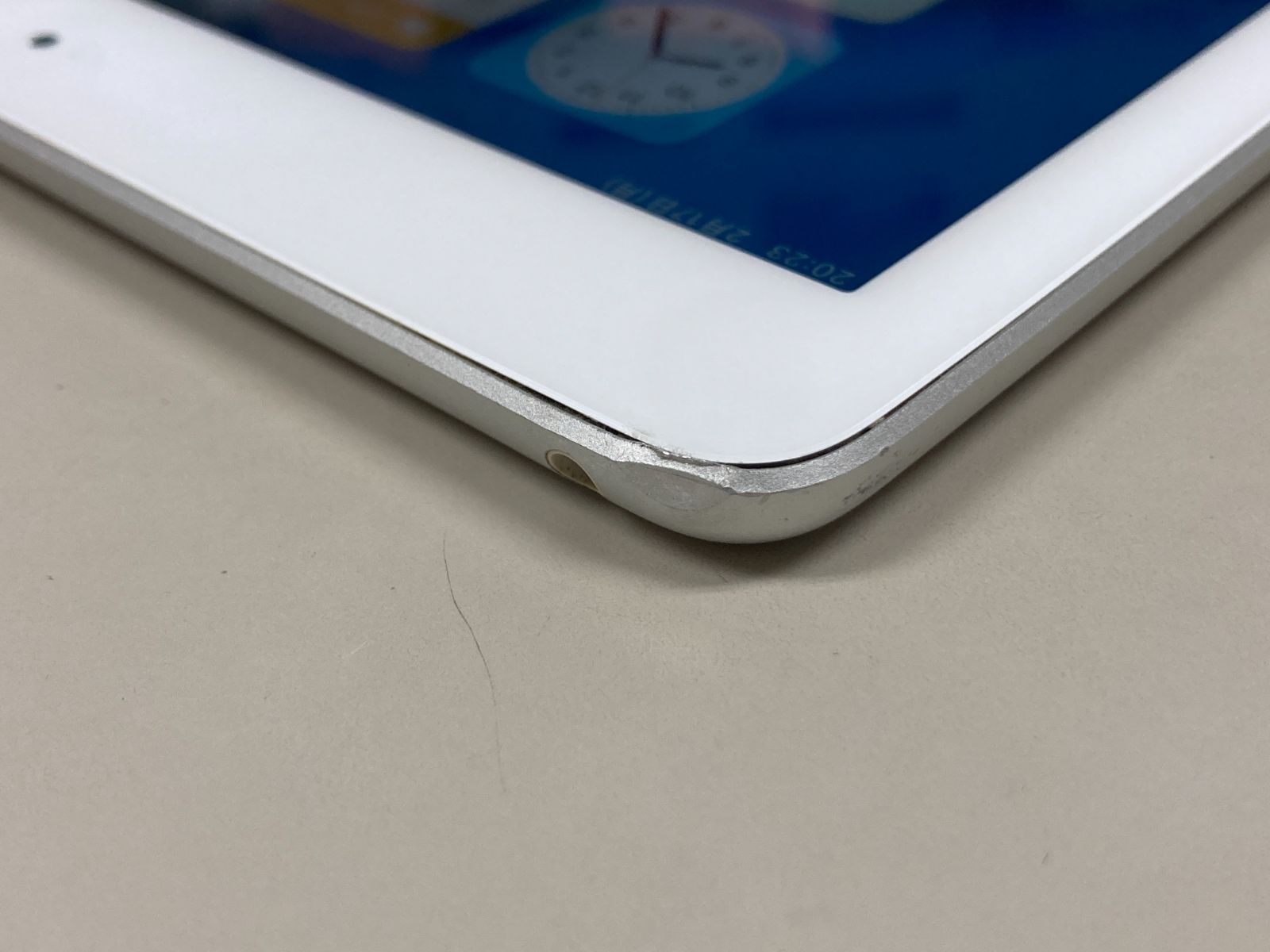 iPad 第5世代 32GB シルバー A1823 MP1L2J/A iPad 第5世代 Wi-Fi+Cellularモデル 32GB シルバー MP1L2J/A