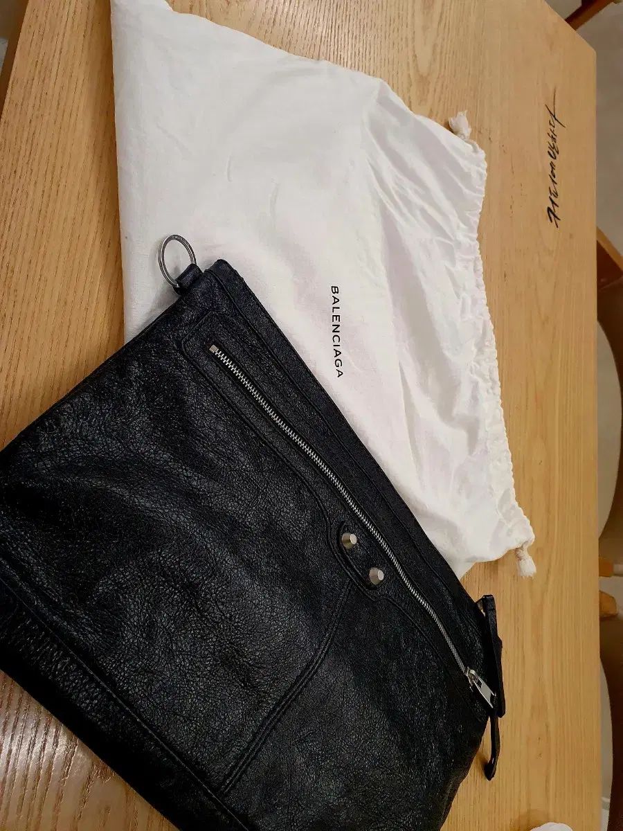 【雷市場（ポンジャン）商品韓国直送】 BALENCIAGA(バレンシアガ) クラッチバッグ ユニセックス