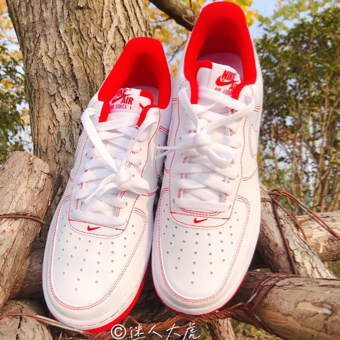 新品未使用ナイキ スニーカー エアフォースワン「ホワイト/レッド  