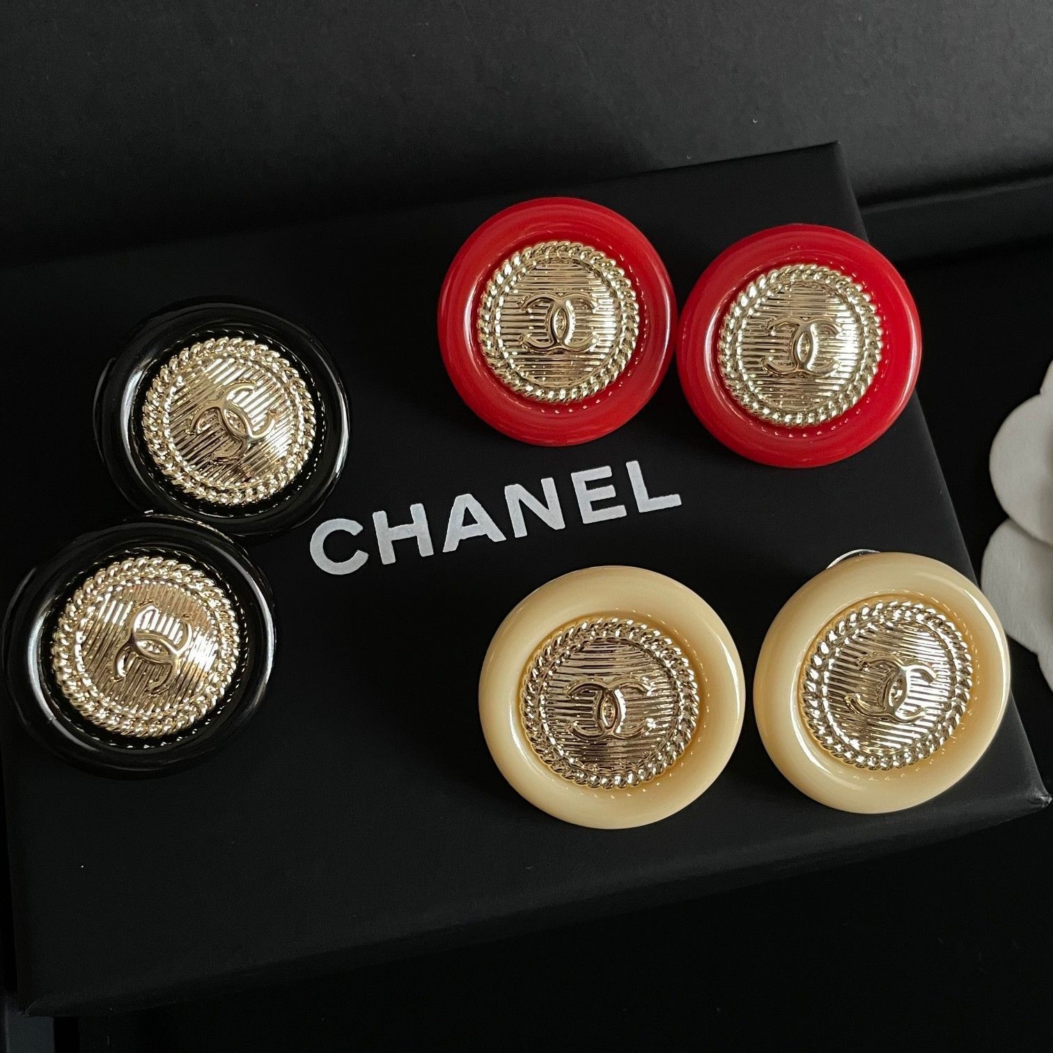 今日特価】Chanel シャネル ヴィンテージ ダブル C イヤリング